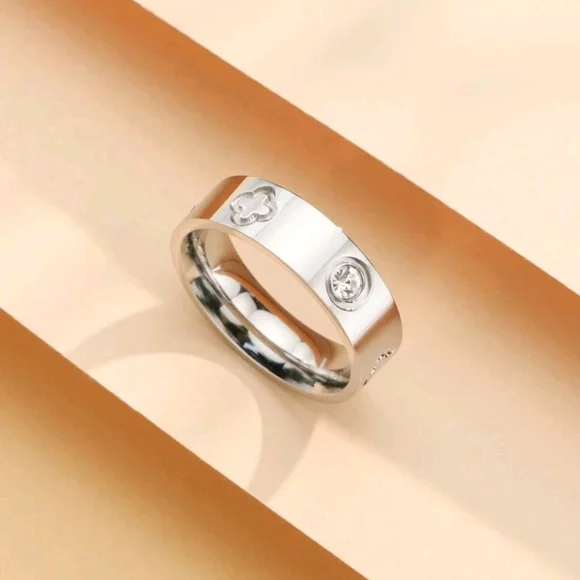 Elegant Silver Bracelet and Ring Set - Picture 3 of 5